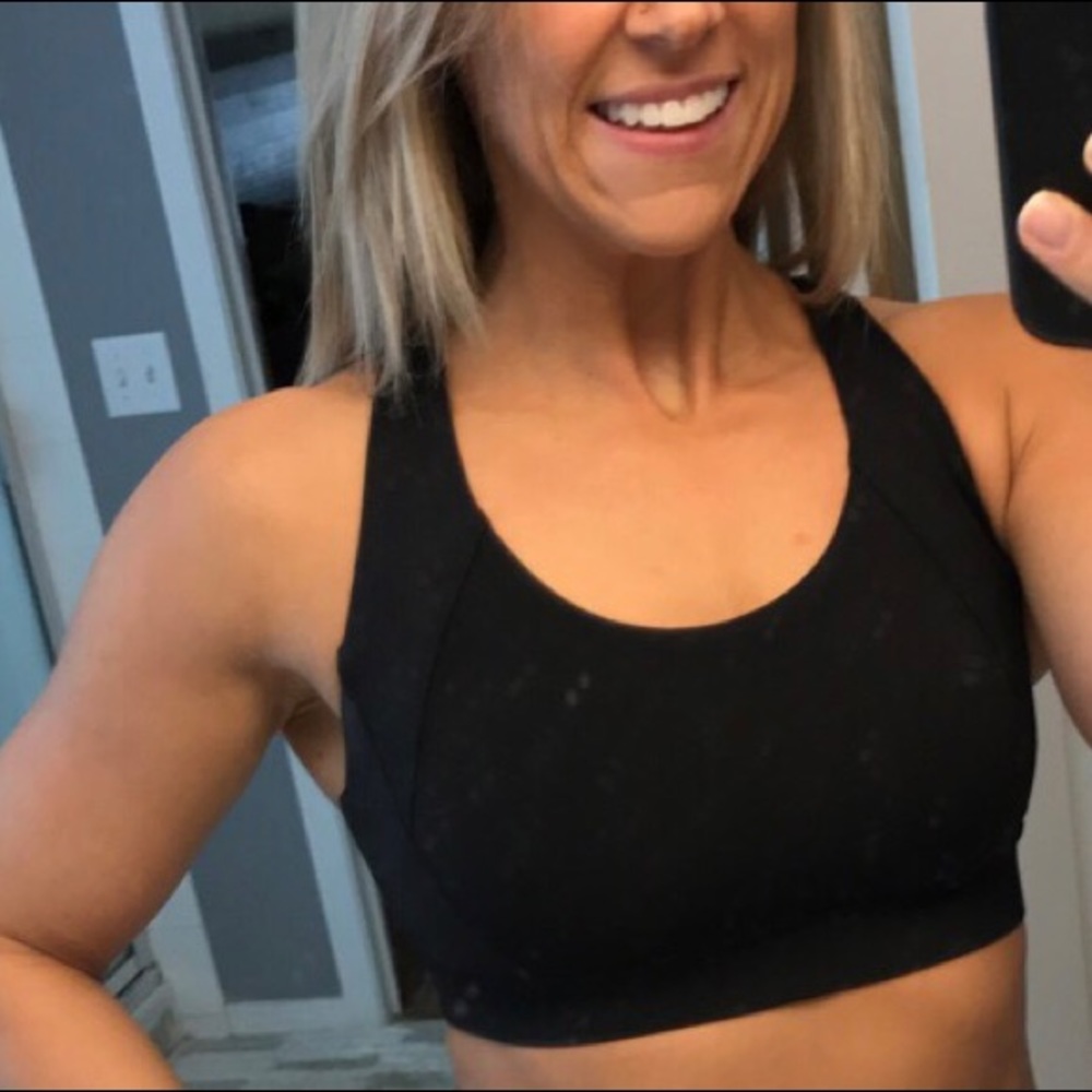 Black lululemon bra size 6